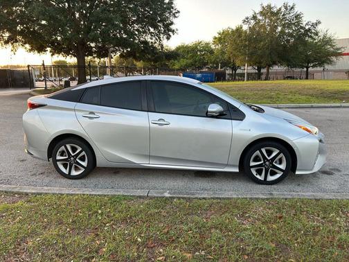 Classic Silver Metallic 2018 Toyota Prius Four Touring