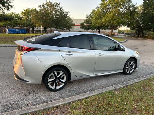 Classic Silver Metallic 2018 Toyota Prius Four Touring