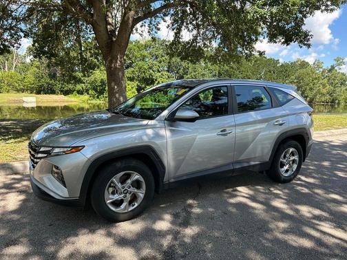 Shimmering Silver 2023 Hyundai TUCSON SE