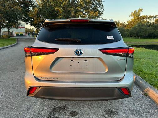 2023 Toyota Highlander Hybrid XLE
