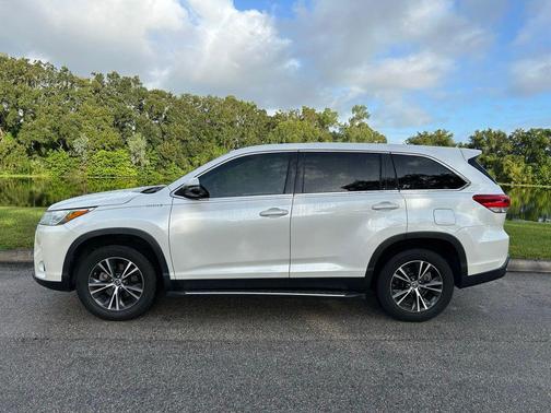 2019 Toyota Highlander LE I4