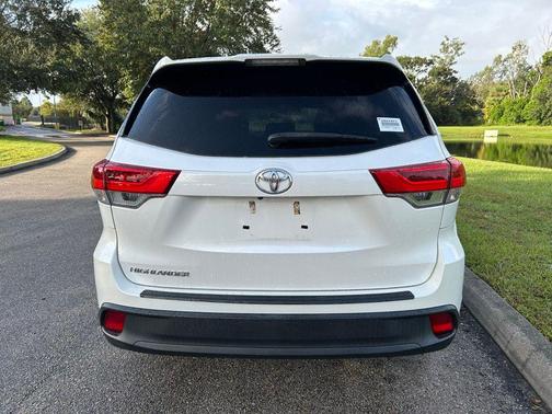 2019 Toyota Highlander LE I4