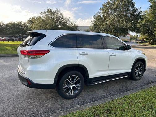2019 Toyota Highlander LE I4