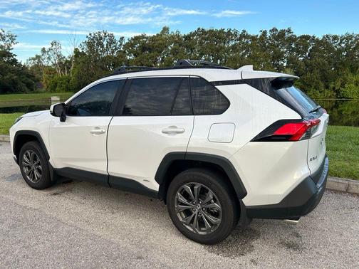 2024 Toyota RAV4 Hybrid XLE Premium