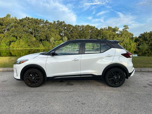 2023 Nissan Kicks SR