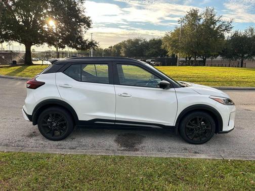 2023 Nissan Kicks SR