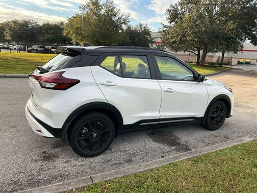 2023 Nissan Kicks SR