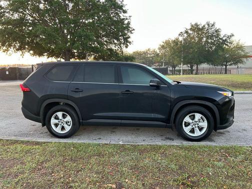 Midnight Black Metallic 2025 Toyota Highlander Hybrid LE