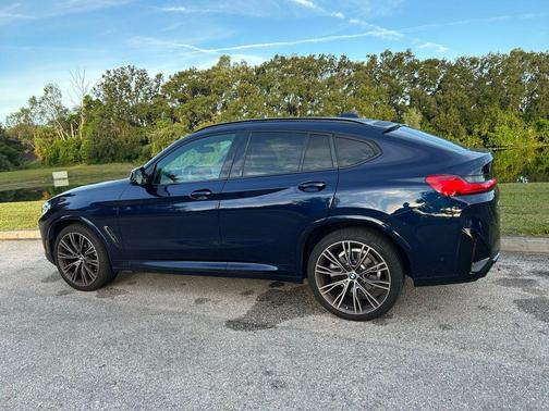 2023 BMW X4 xDrive30i