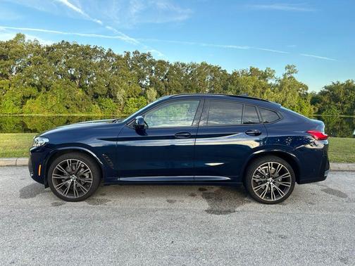 2023 BMW X4 xDrive30i