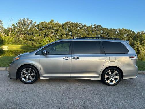 2011 Toyota Sienna SE