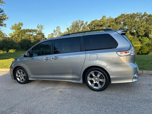 2011 Toyota Sienna SE