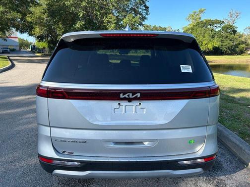Silky Silver 2022 Kia Carnival LXS