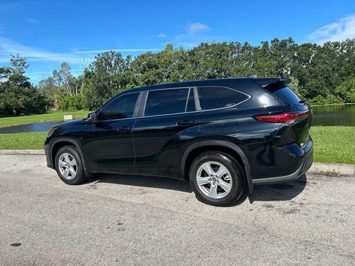 2023 Toyota Highlander LE