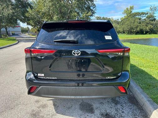 2023 Toyota Highlander LE