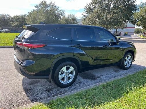 2023 Toyota Highlander LE