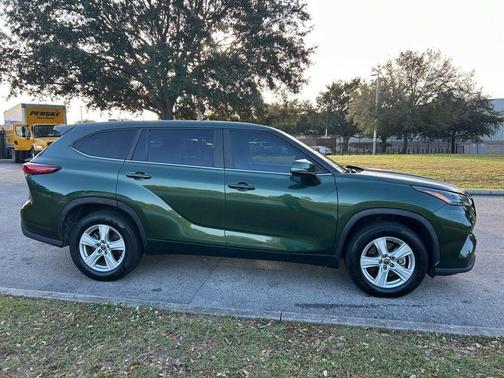 2023 Toyota Highlander LE