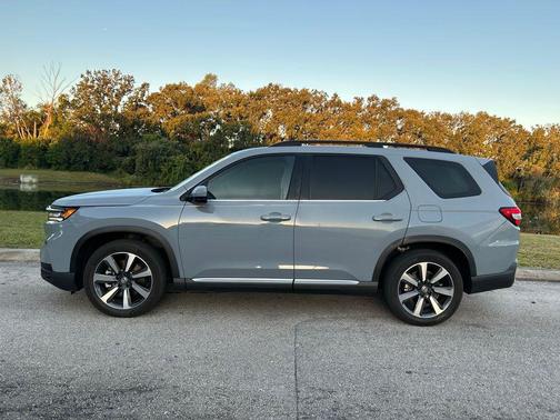2025 Honda Pilot Touring 8-Passenger