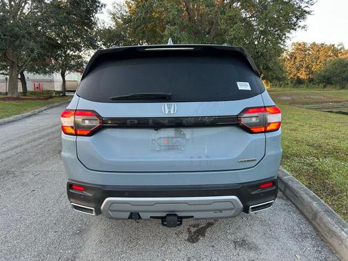 2025 Honda Pilot Touring 8-Passenger