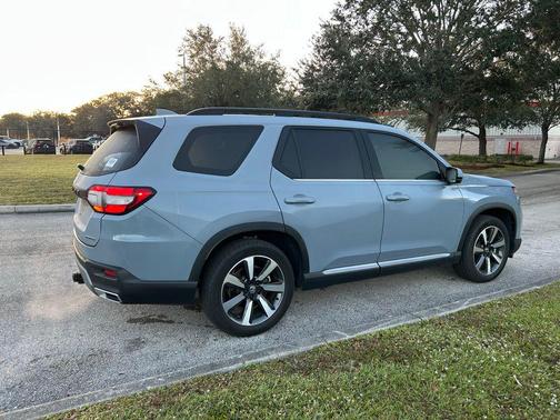 2025 Honda Pilot Touring 8-Passenger