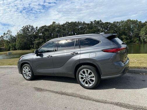2023 Toyota Highlander Hybrid Limited