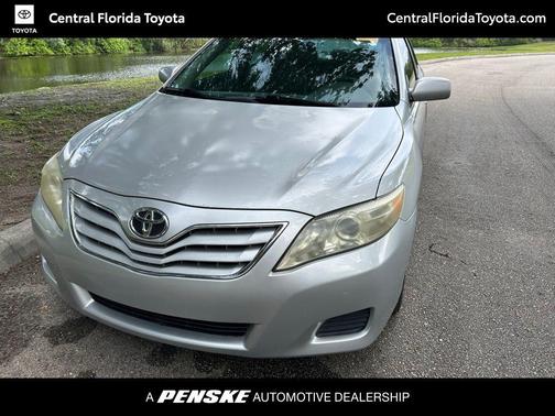 Classic Silver Metallic 2011 Toyota Camry LE