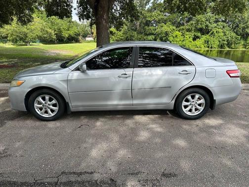 Classic Silver Metallic 2011 Toyota Camry LE