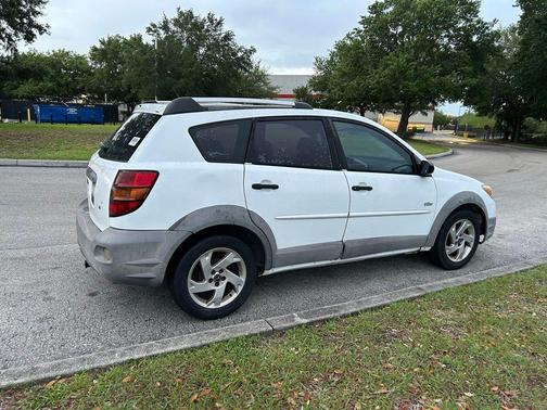 Frosty (White) 2006 Pontiac Vibe Base
