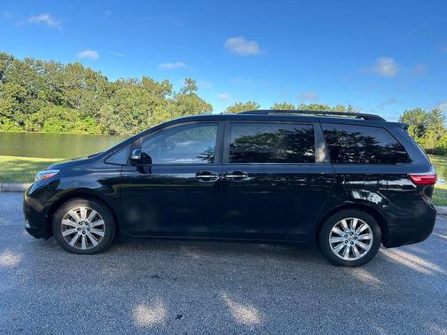 2015 Toyota Sienna XLE