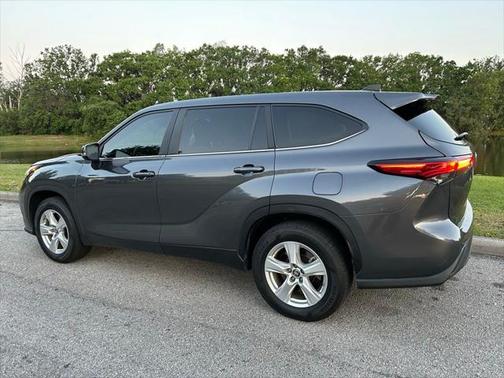 2023 Toyota Highlander Hybrid LE