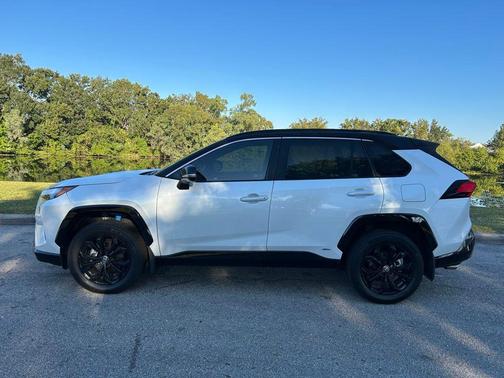 2024 Toyota RAV4 Hybrid SE