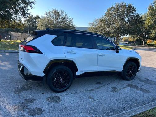 2024 Toyota RAV4 Hybrid SE