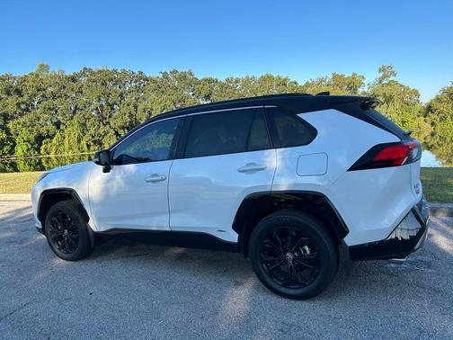 2024 Toyota RAV4 Hybrid SE