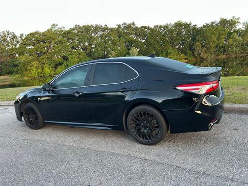 Midnight Black Metallic 2019 Toyota Camry SE