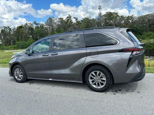 2024 Toyota Sienna XLE