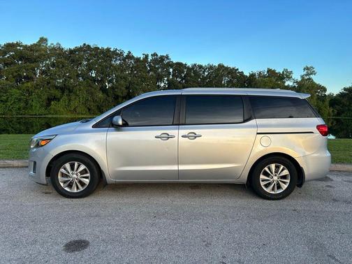 2016 Kia Sedona LX