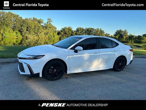 2025 Toyota Camry SE