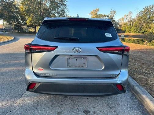 2021 Toyota Highlander LE