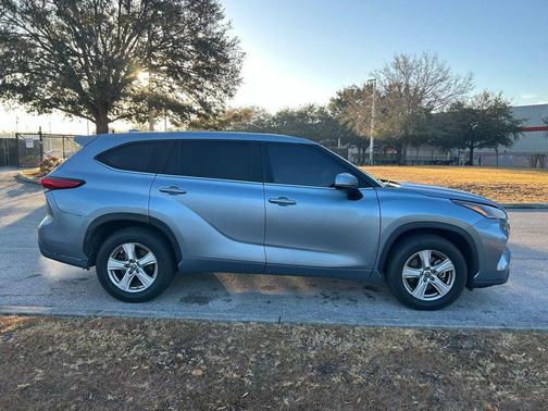 2021 Toyota Highlander LE