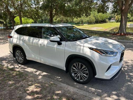 Wind Chill Pearl 2022 Toyota Highlander Platinum