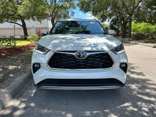 Wind Chill Pearl 2022 Toyota Highlander Platinum