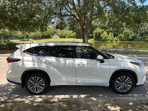 Wind Chill Pearl 2022 Toyota Highlander Platinum