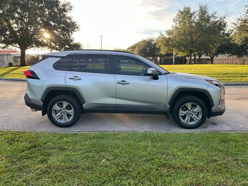 2024 Toyota RAV4 Hybrid XLE