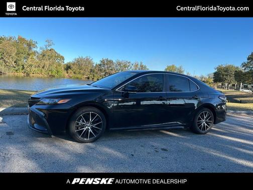 2022 Toyota Camry SE