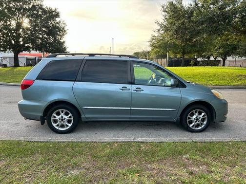 2005 Toyota Sienna XLE