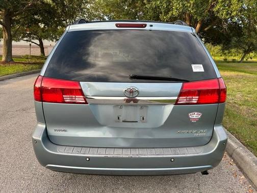 2005 Toyota Sienna XLE