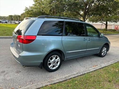 2005 Toyota Sienna XLE