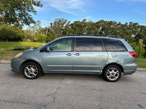 2005 Toyota Sienna XLE