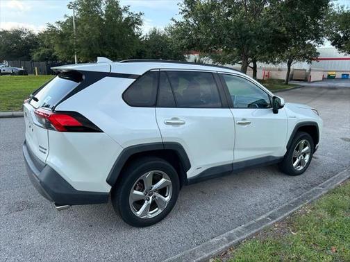 2021 Toyota RAV4 Hybrid SE