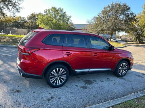 2020 Mitsubishi Outlander SE